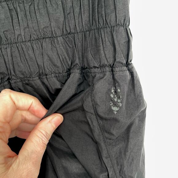 Free People Movement Wide Smocked Waist Athletic Shorts Sz M Black Pocket Lined - Picture 4 of 11